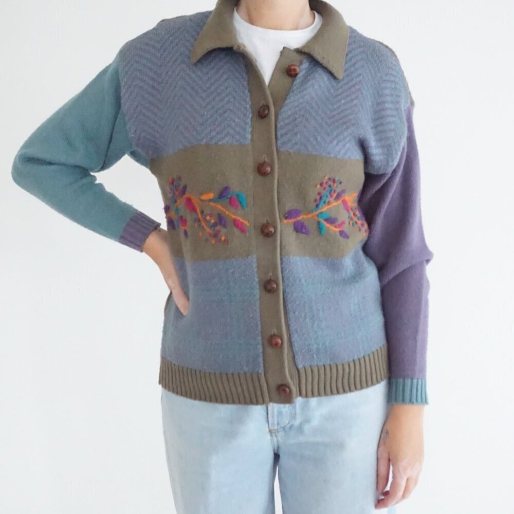 Vintage Russ Petites Multicolor Embroidered Leaf Button Knit Cardigan Sweater M